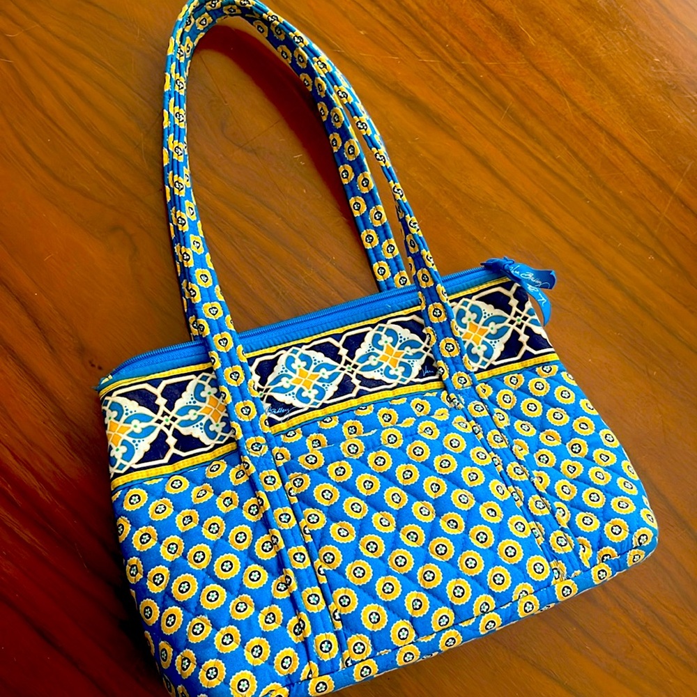 Vera Bradley quilted shoulder bag.